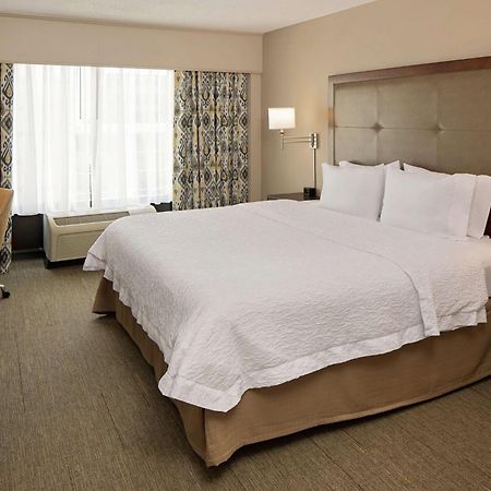 Hampton Inn Louisville Downtown Екстериор снимка