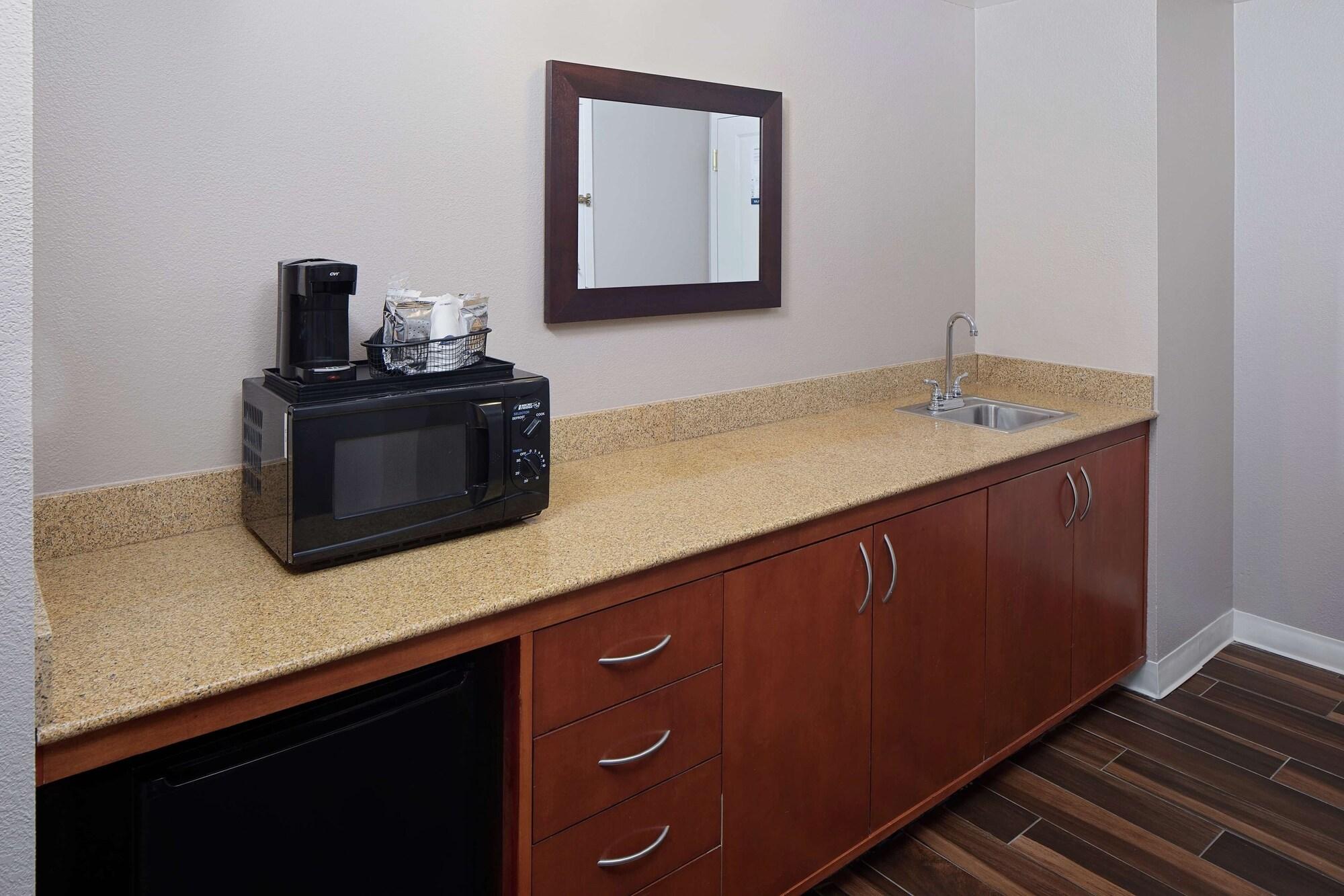 Hampton Inn Louisville Downtown Екстериор снимка