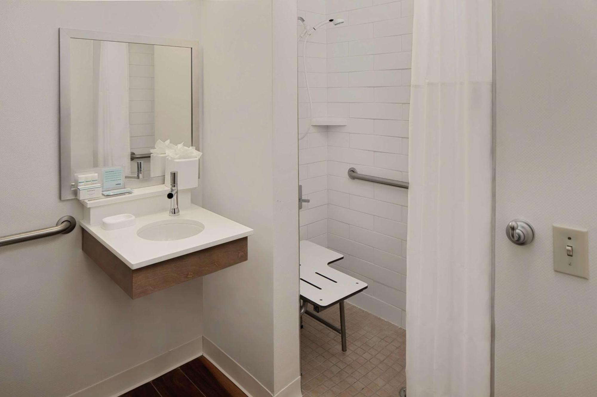 Hampton Inn Louisville Downtown Екстериор снимка