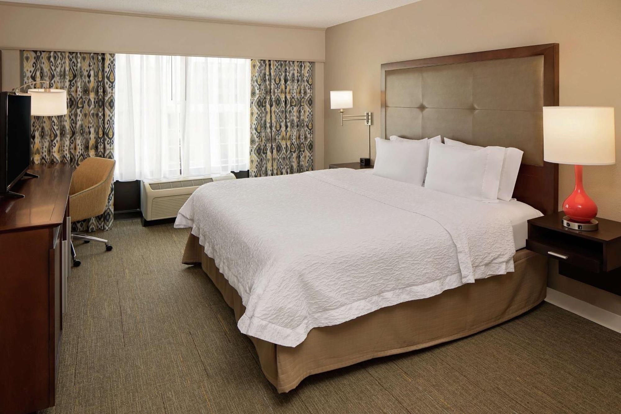 Hampton Inn Louisville Downtown Екстериор снимка