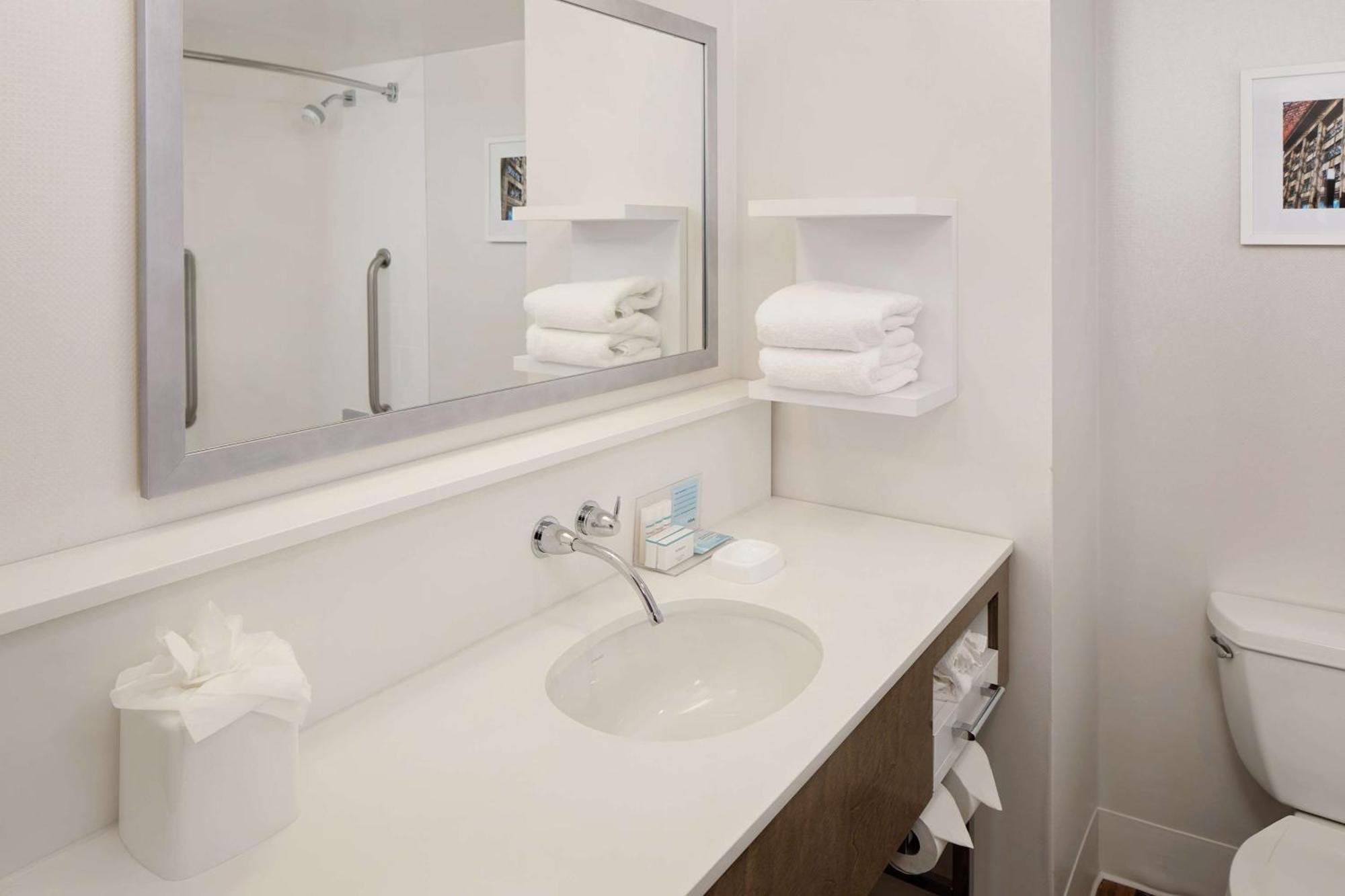 Hampton Inn Louisville Downtown Екстериор снимка