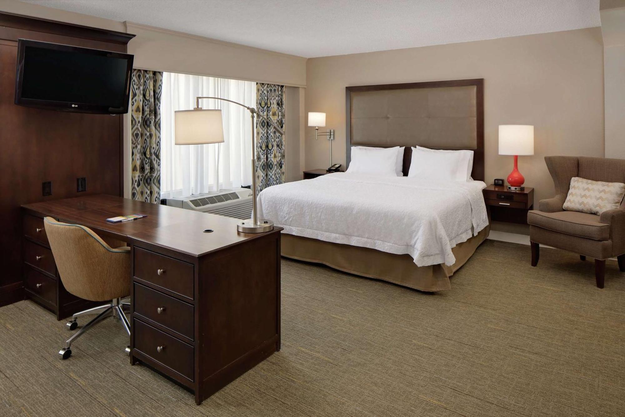 Hampton Inn Louisville Downtown Екстериор снимка