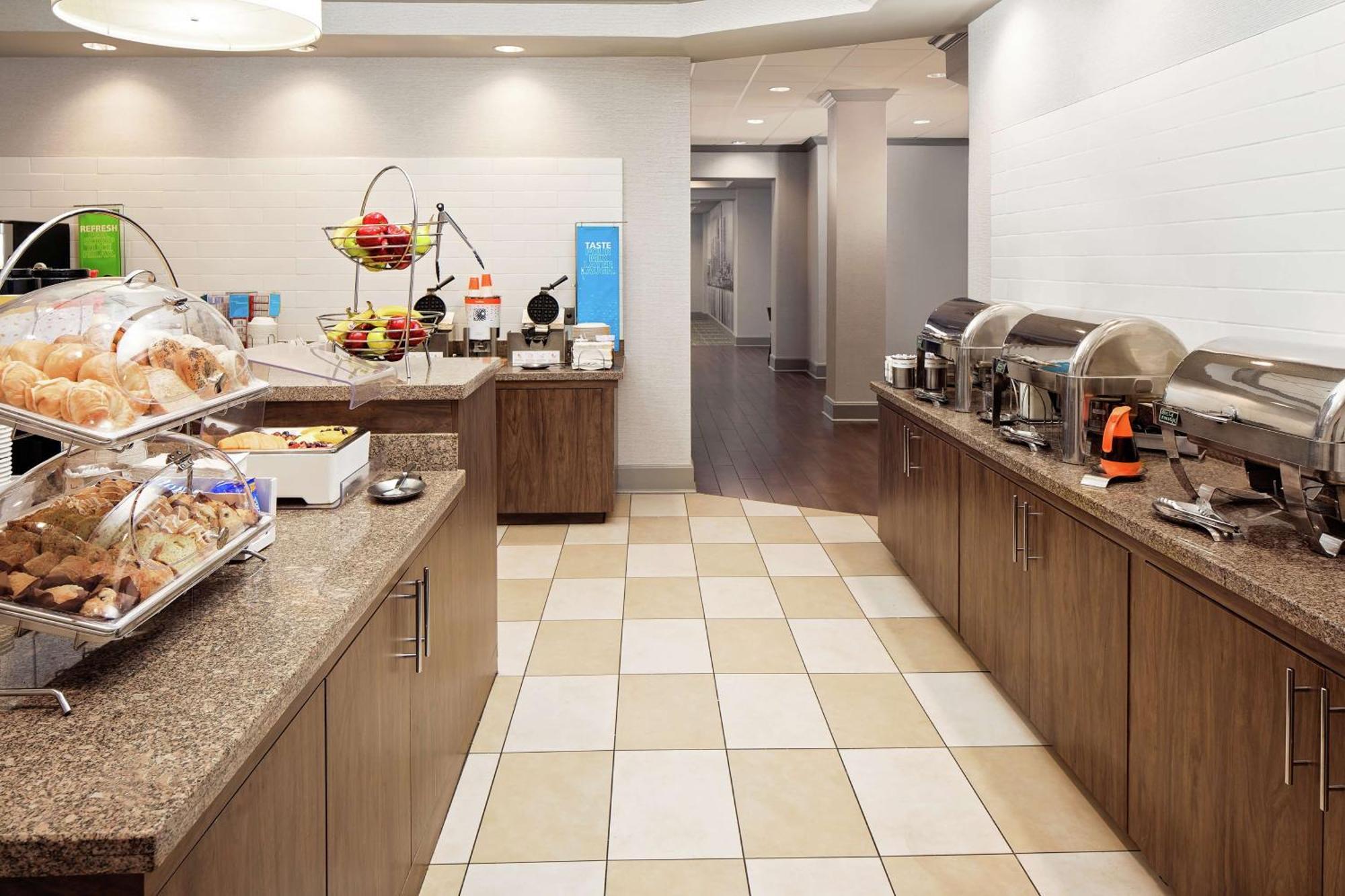 Hampton Inn Louisville Downtown Екстериор снимка