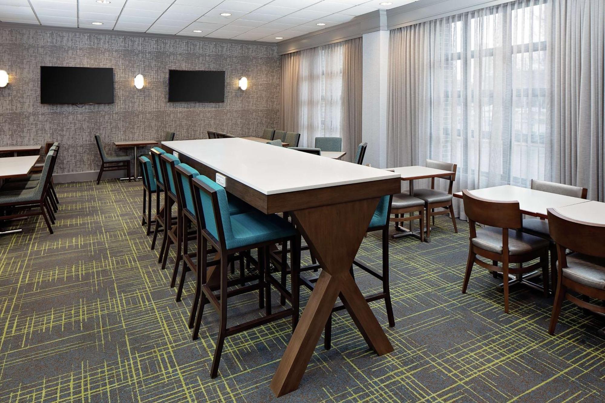 Hampton Inn Louisville Downtown Екстериор снимка