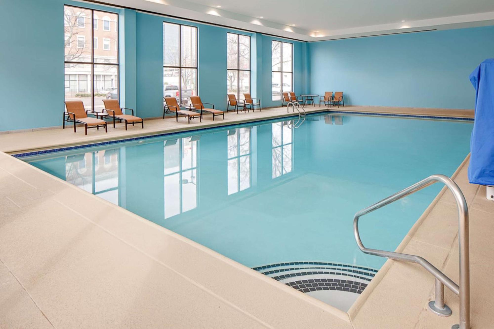 Hampton Inn Louisville Downtown Екстериор снимка