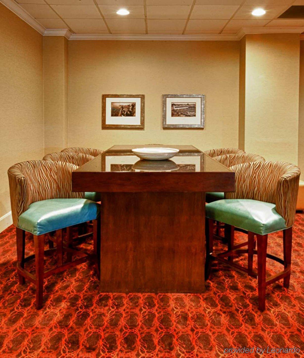 Hampton Inn Louisville Downtown Стая снимка