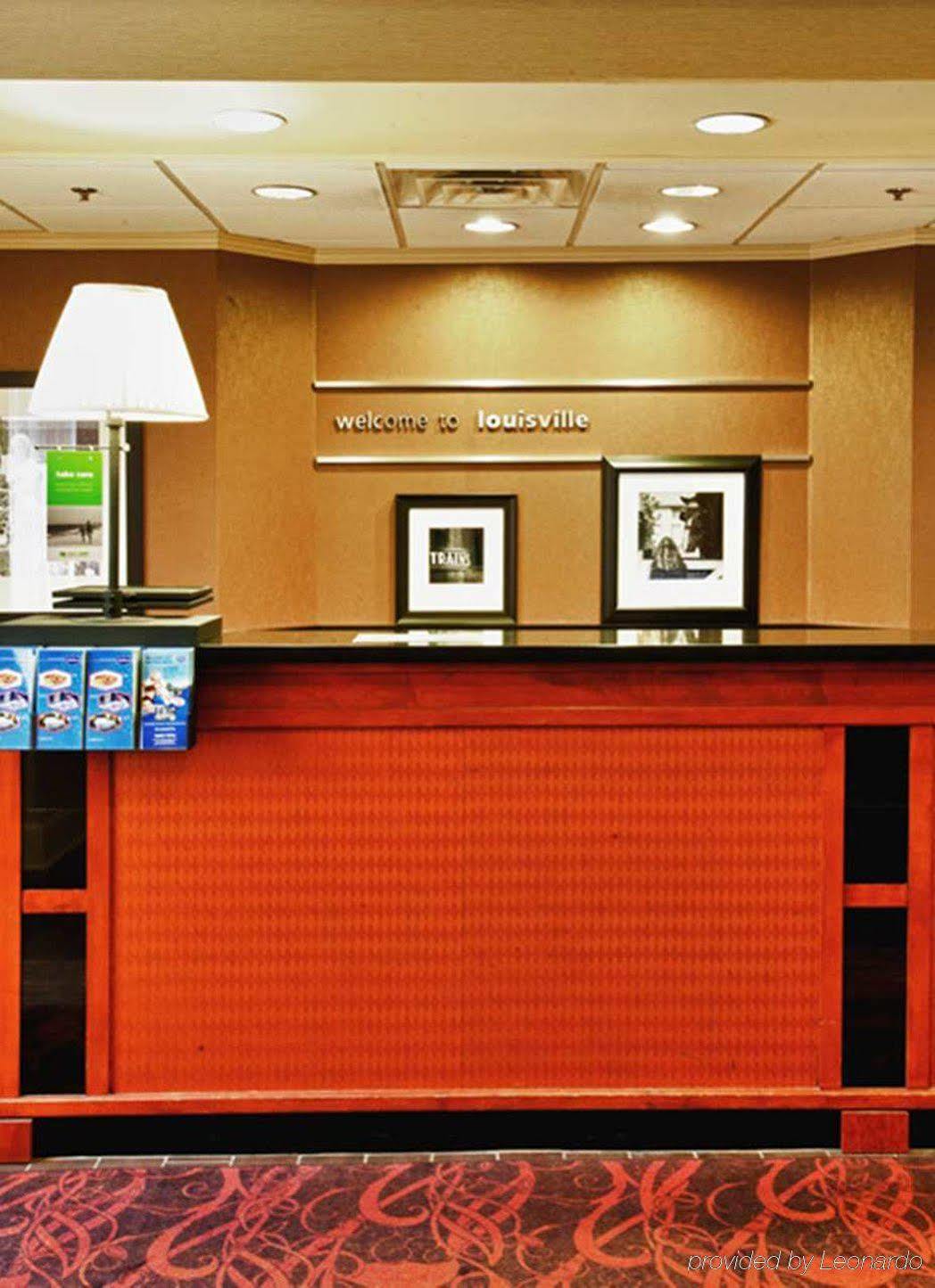 Hampton Inn Louisville Downtown Интериор снимка