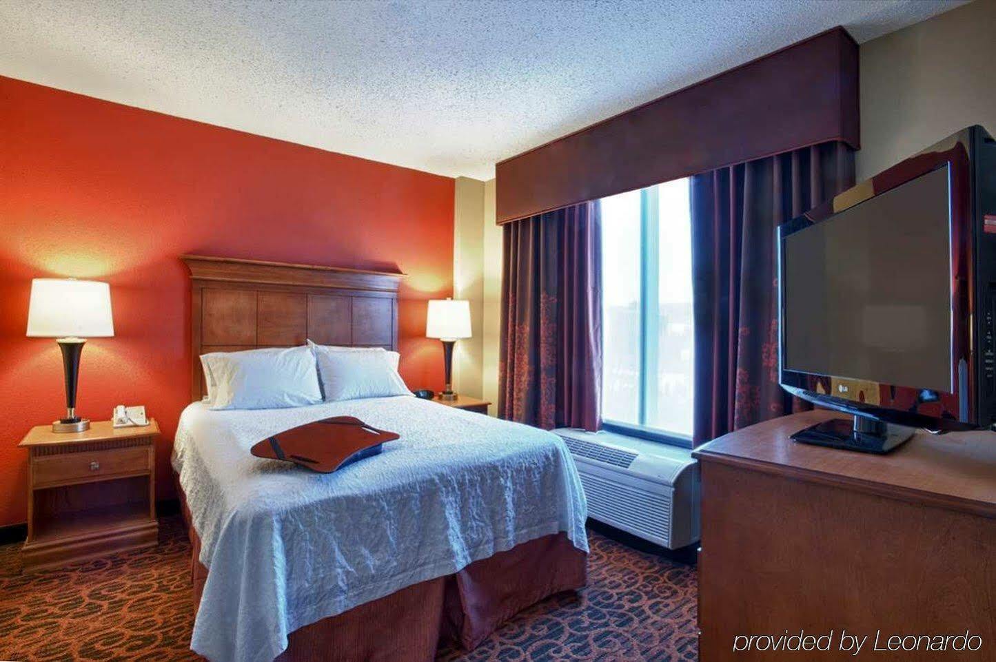 Hampton Inn Louisville Downtown Екстериор снимка